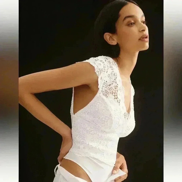 NWT Cap sleeve lace bodysuit - Picture 4 of 4